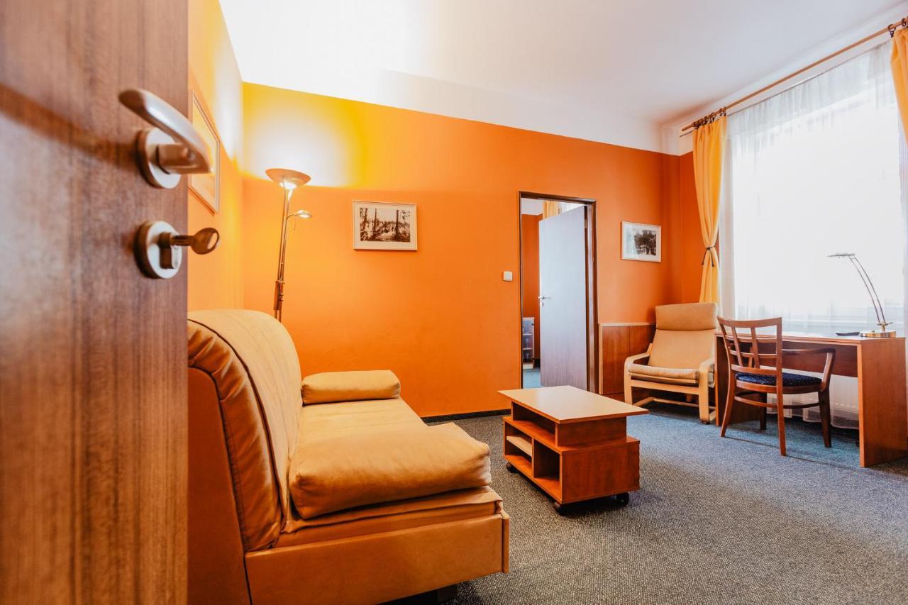 Hotel U Valdické brány Jičín Esterno foto