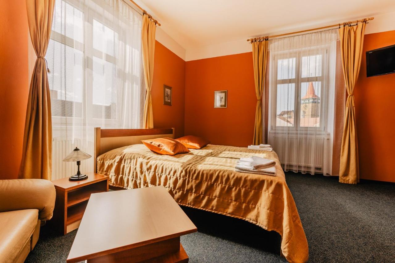 Hotel U Valdické brány Jičín Esterno foto