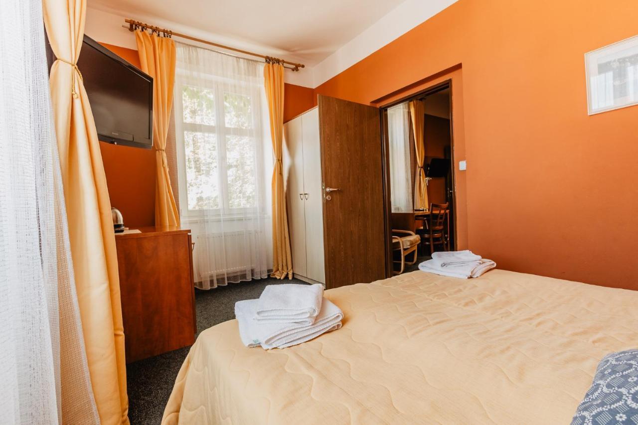 Hotel U Valdické brány Jičín Esterno foto