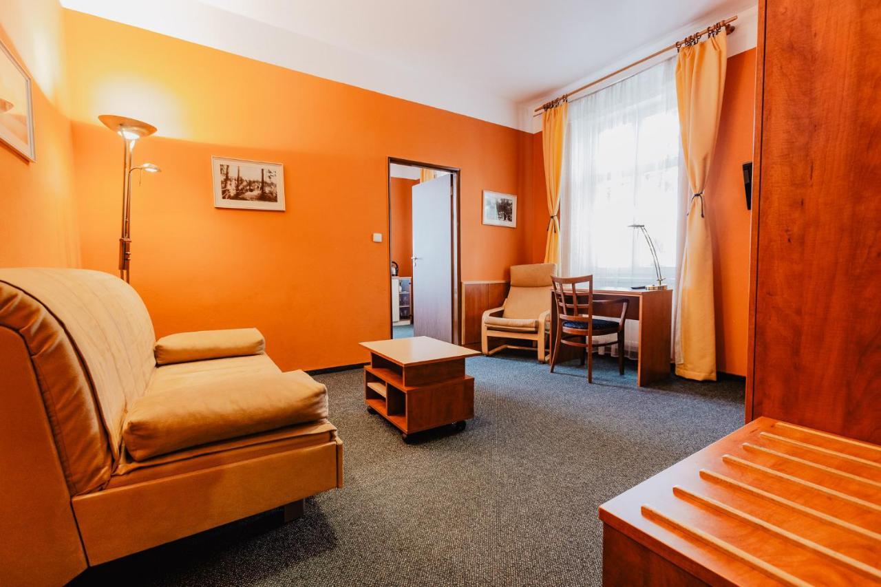 Hotel U Valdické brány Jičín Esterno foto