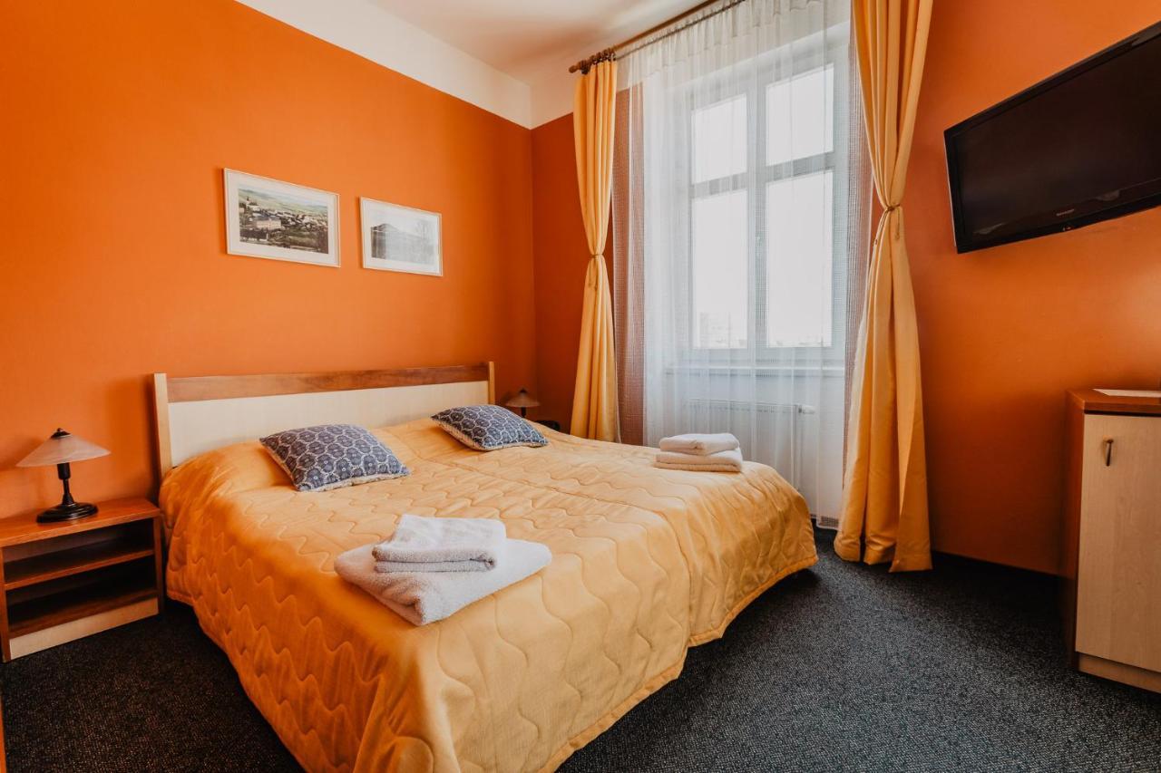 Hotel U Valdické brány Jičín Esterno foto