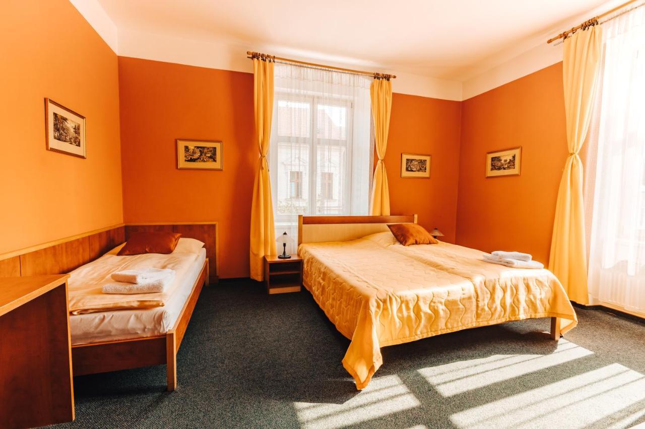 Hotel U Valdické brány Jičín Esterno foto