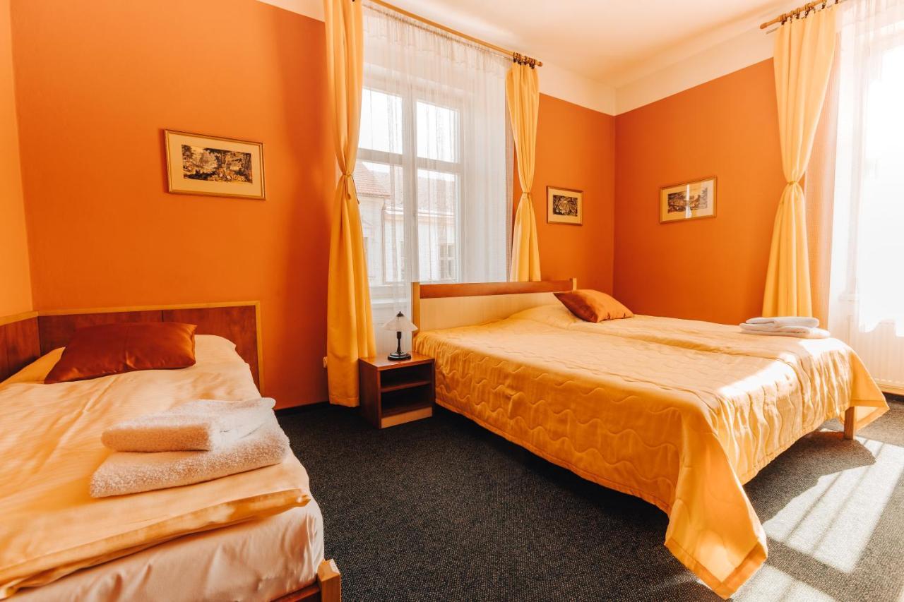 Hotel U Valdické brány Jičín Esterno foto